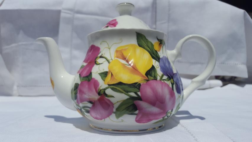 Sweet Pea 2 Cup Teapot